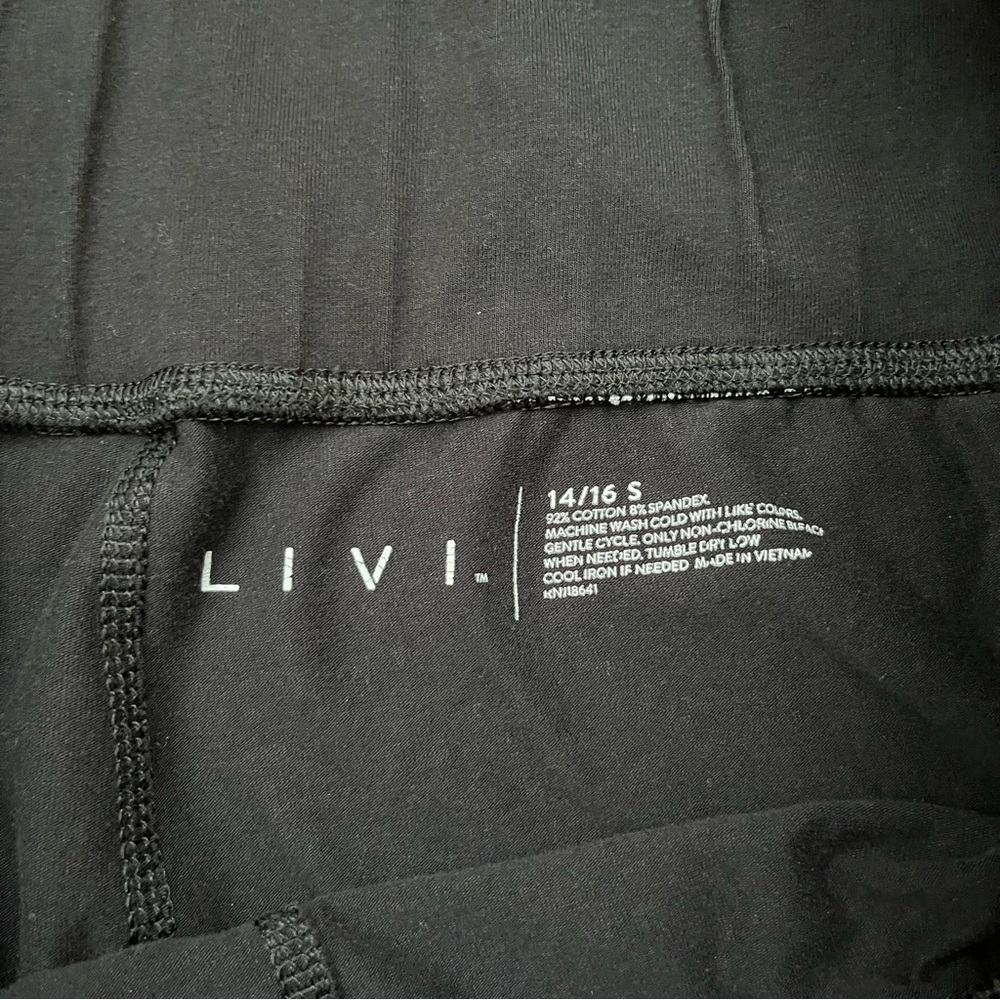 Livi | High Rise Signature Stretch Yoga Pants - Picture 4 of 5